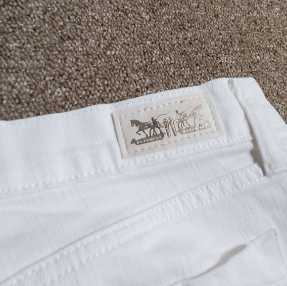 LEVI'S capris. - Picture 3 of 3